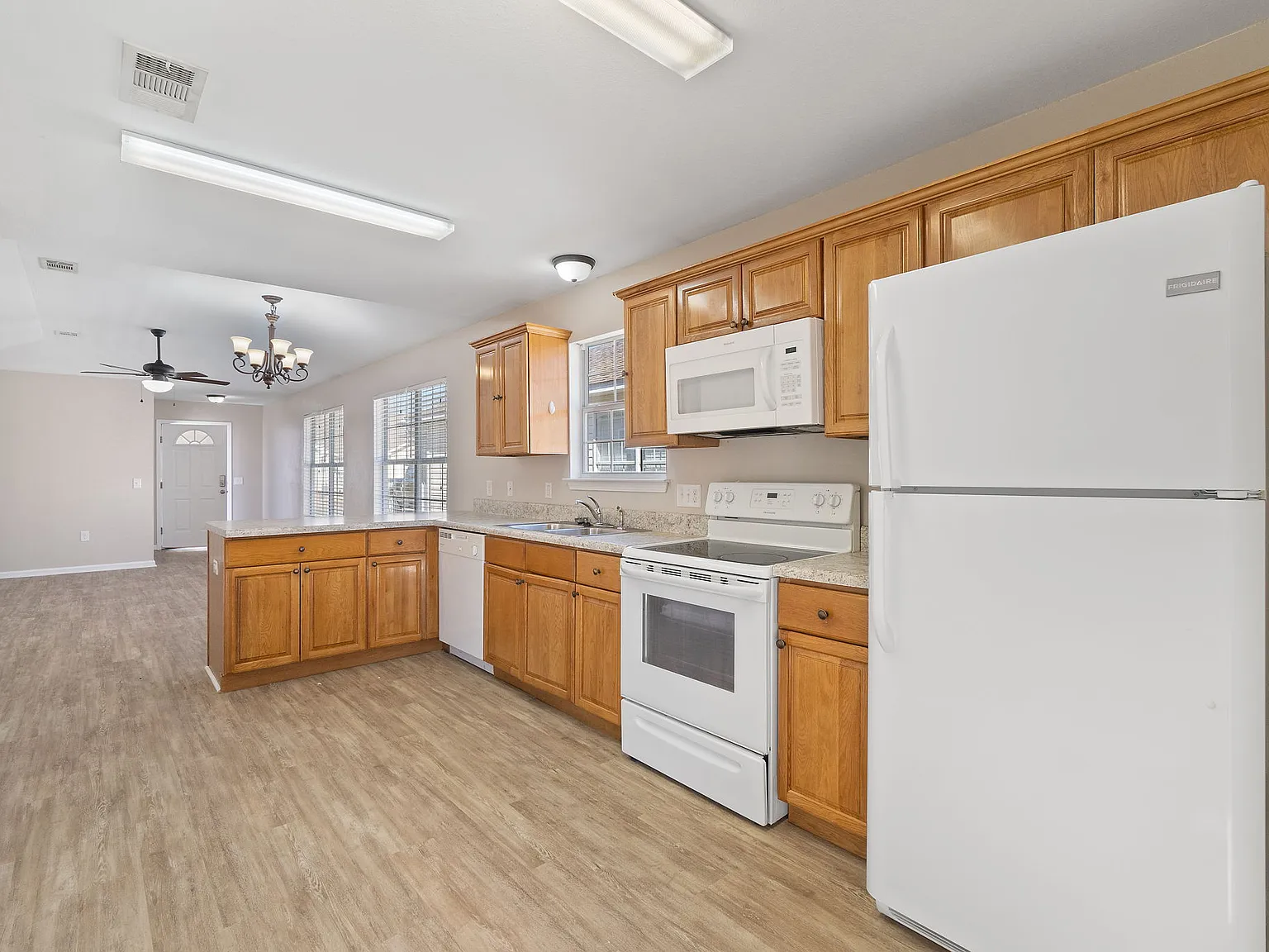 4454 Nobility Ct — Photo 2