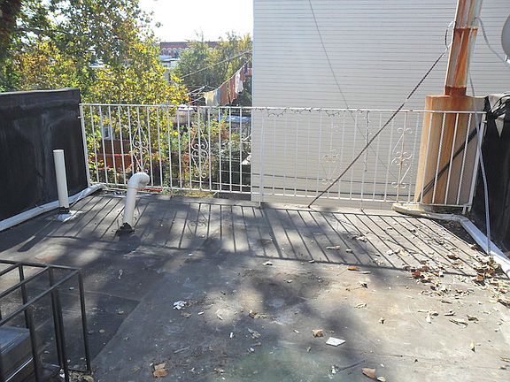 2nd image of 306 Evergreen Ave #2A
