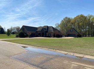 135 Edgewater Dr, Saltillo, MS 38866