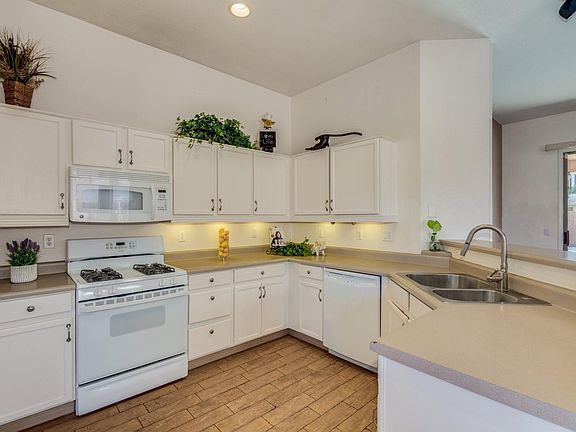 3rd image of 1424 S Park Grove Cir