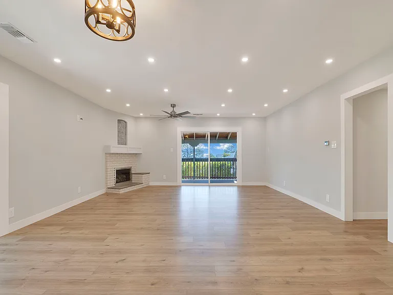 2254 Cross St — Photo 3