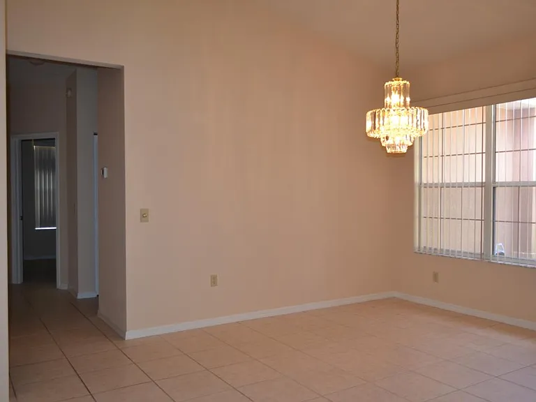 318 W Hillmoor Ln — Photo 8