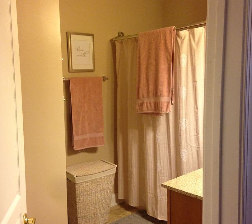 1st image of 922 Main St APT 305