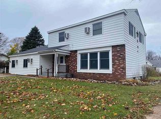 203 E Garfield Ave, Charlevoix, MI 49720