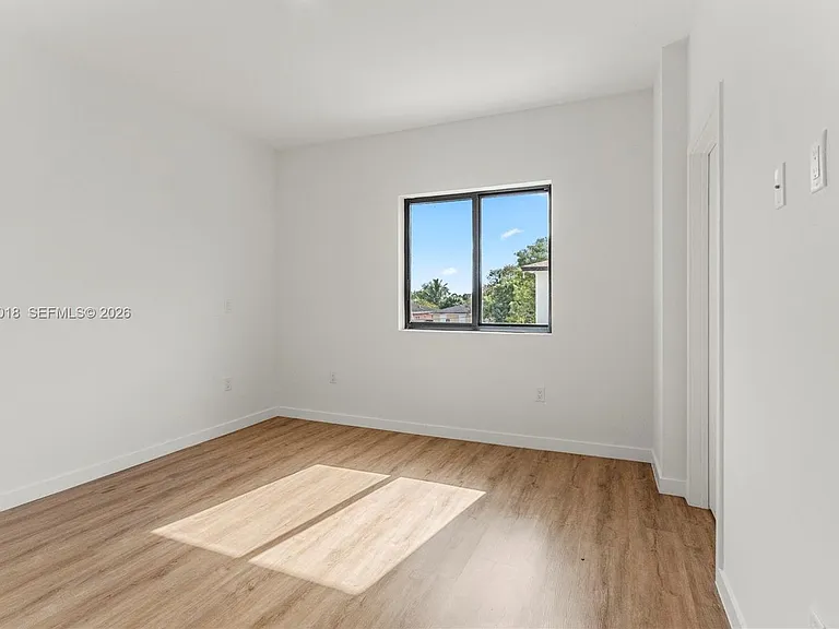 408 SW 1st St #1 — Photo 12