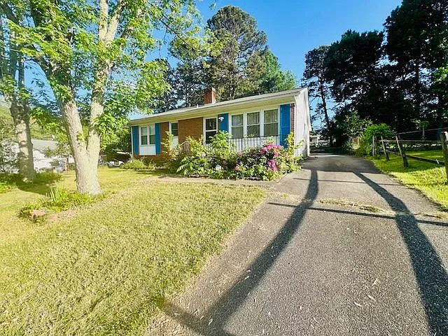 312 Lawndale Ave — Photo 2