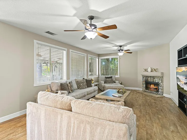 31500 Britton Cir — Photo 25