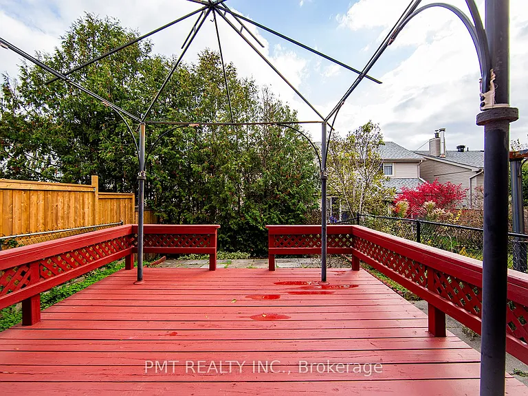 26 Granada Cres — Photo 36