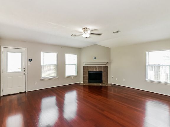 4th image of 18422 Austin Oak Ln