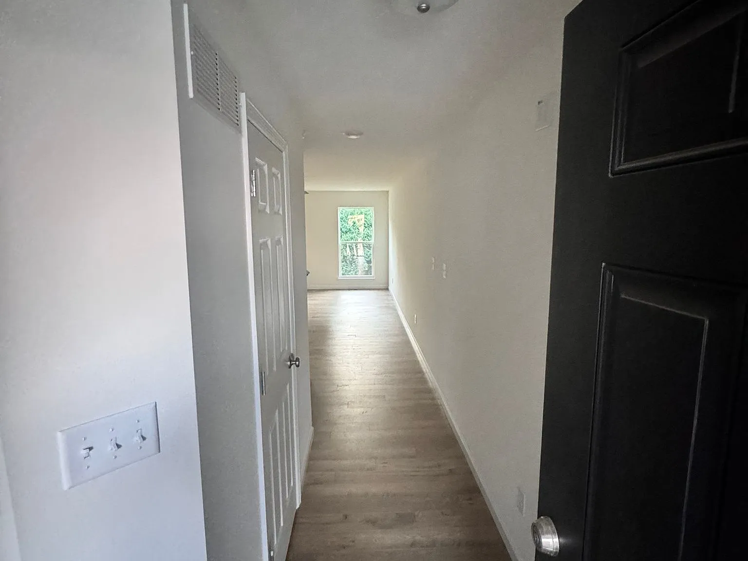 3 bed, 1719 sqft, $2,500 — Photo 2