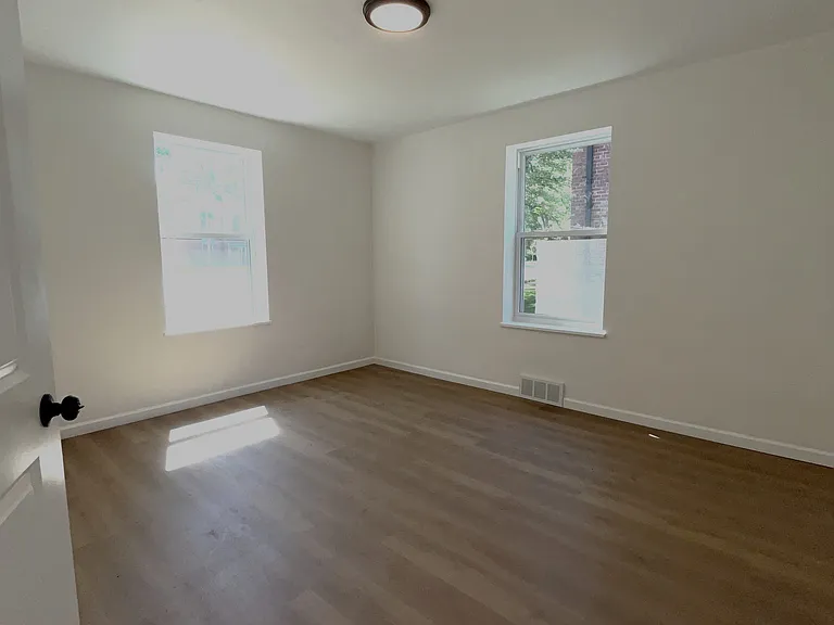 3919 Jamieson Ave #1W — Photo 13