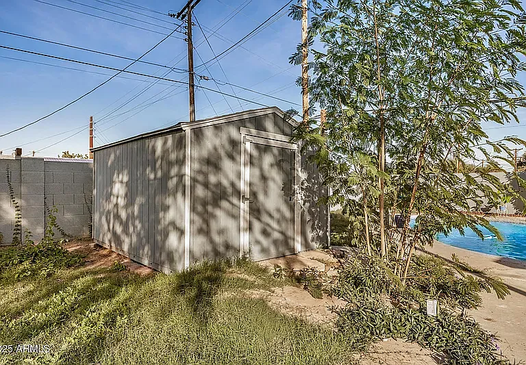 W Berridge Ln — Photo 34