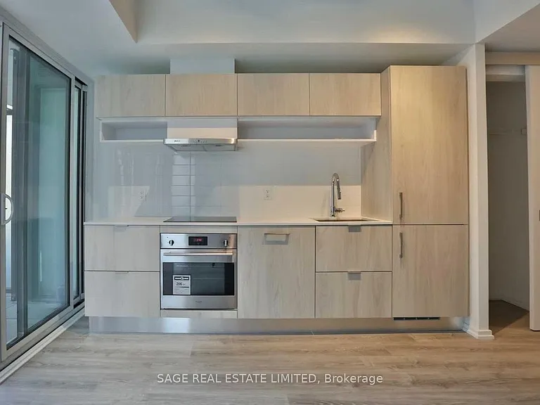 5 Soudan Ave #914 — Photo 1