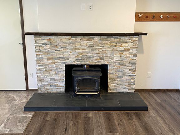 Living room - Fireplace