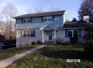 214 Ridgeway Dr, Bridgeport, WV 26330