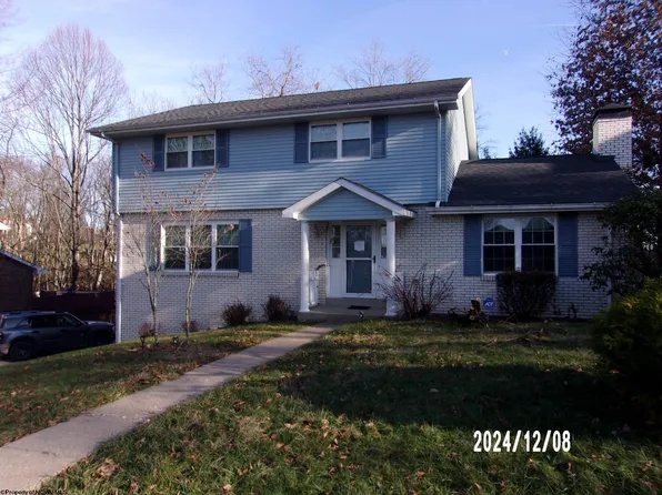 214 Ridgeway Dr, Bridgeport, WV 26330