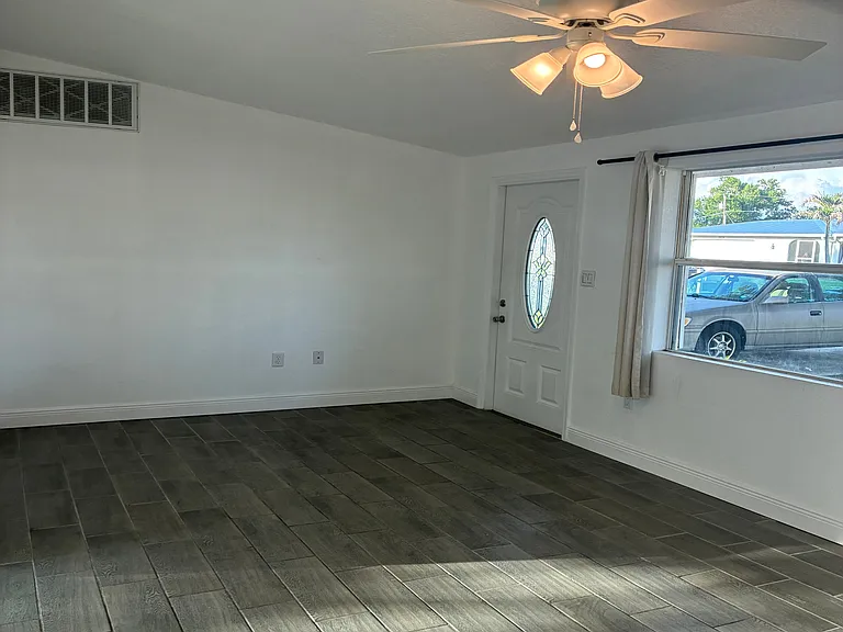 3287 Great Neck St — Photo 15