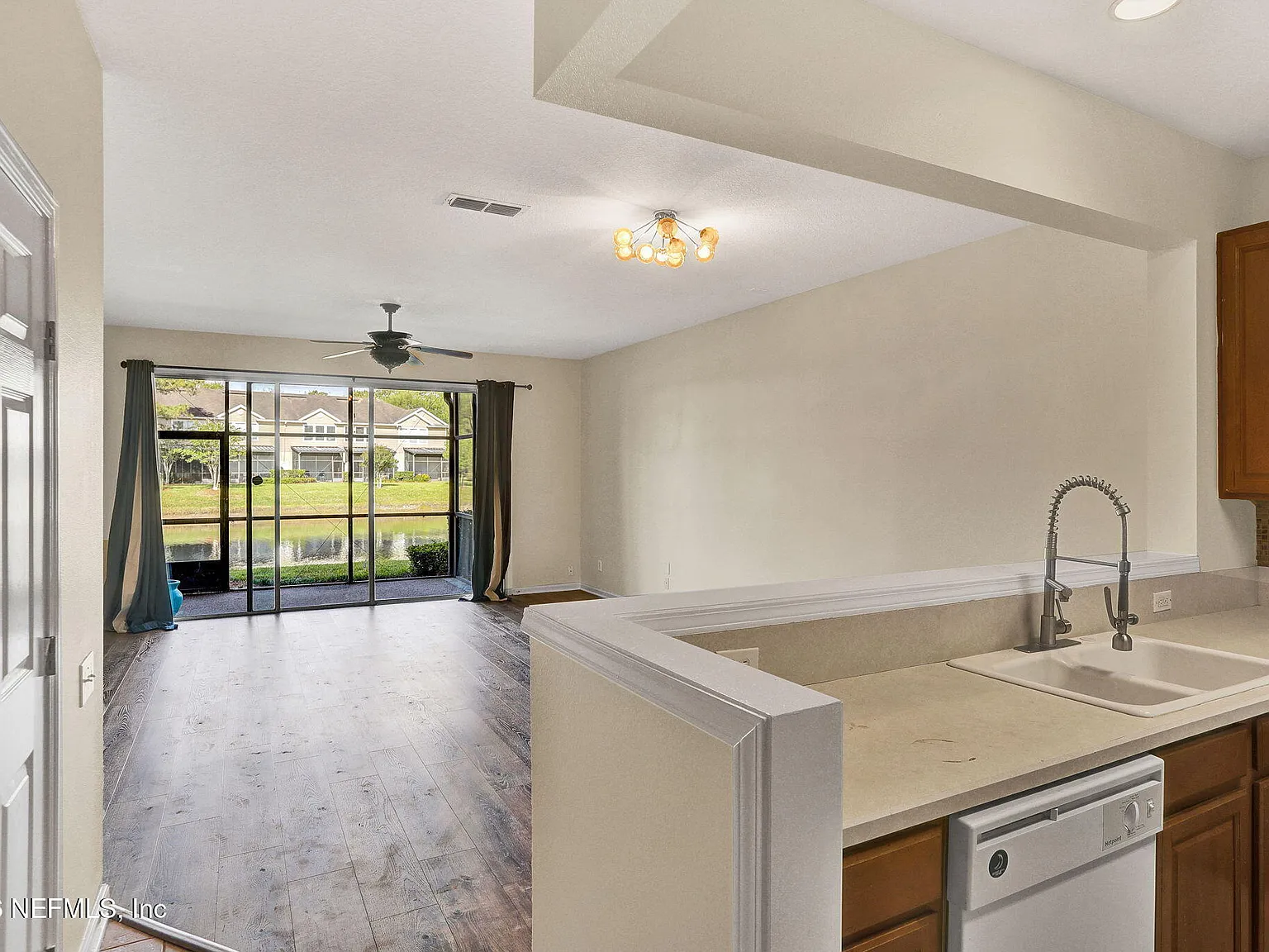 3 bed, 2.5 bath, 1682 sqft, $1,750 — Photo 4