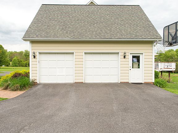2 car garage, extra wide