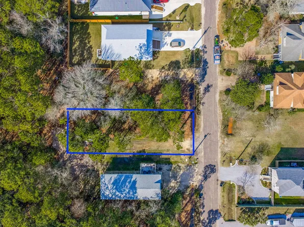 N North 7th St, Pt Washington, FL 32459