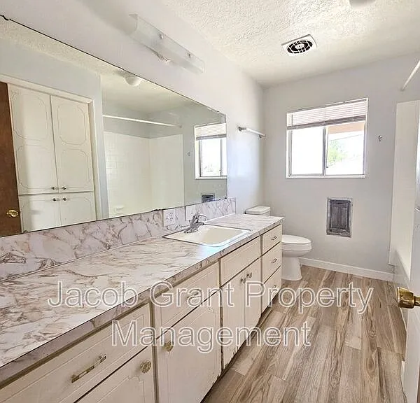 2118 Saint Clair Rd — Photo 7