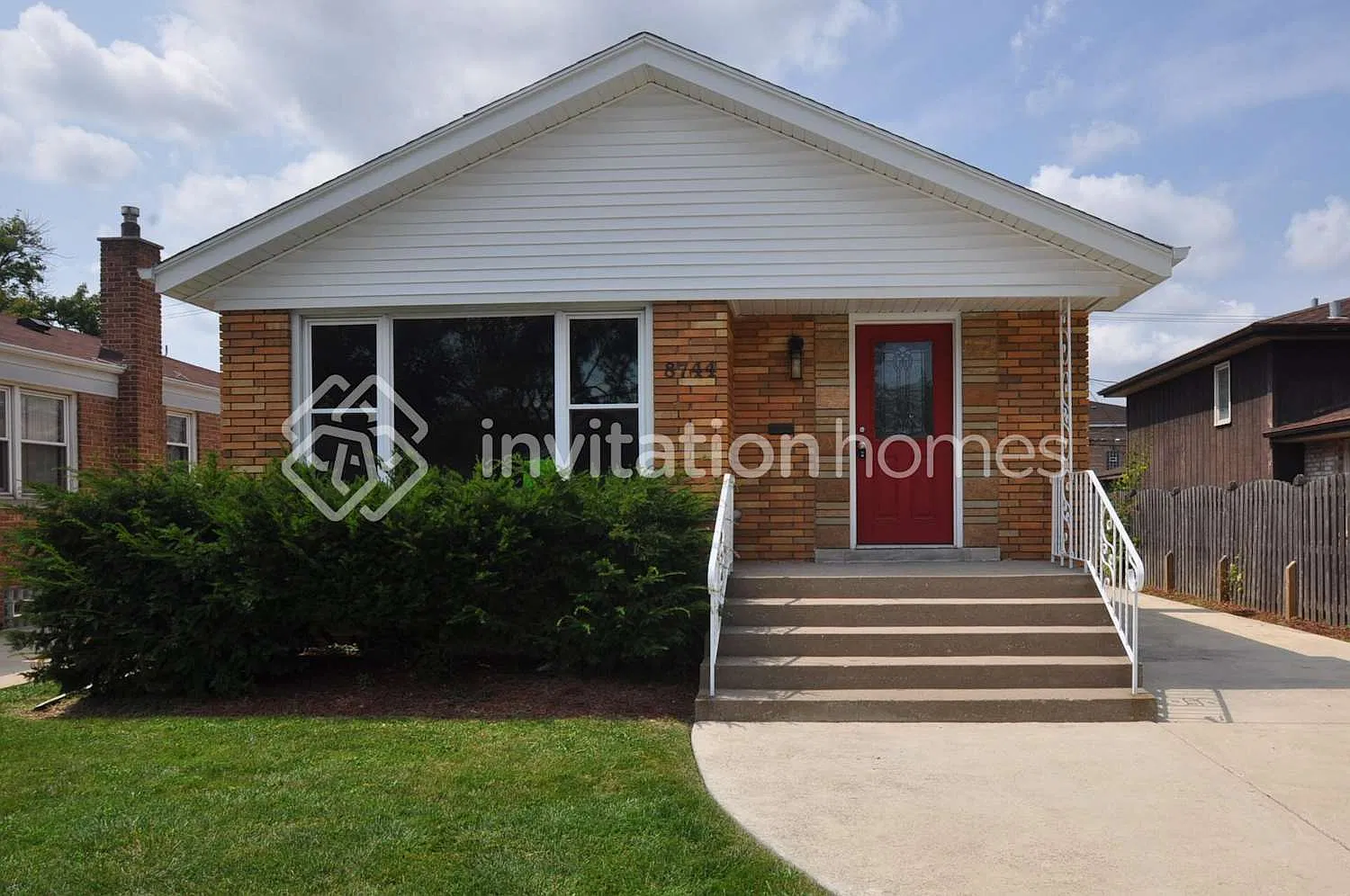 8744 S Troy Ave Evergreen Park, IL 60805 — Photo 1