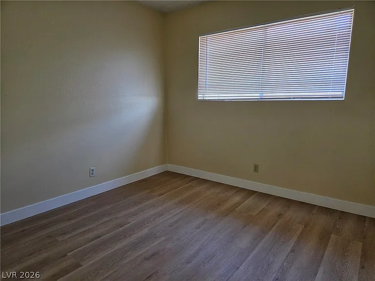 489 N Circle Dr #4 — Photo 6