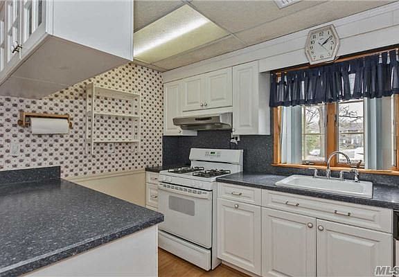 4th image of 9 Ponds Edge Ct