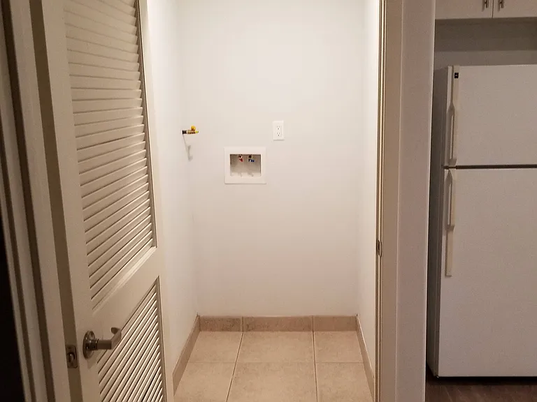 7605 Louise Ave #404 — Photo 14