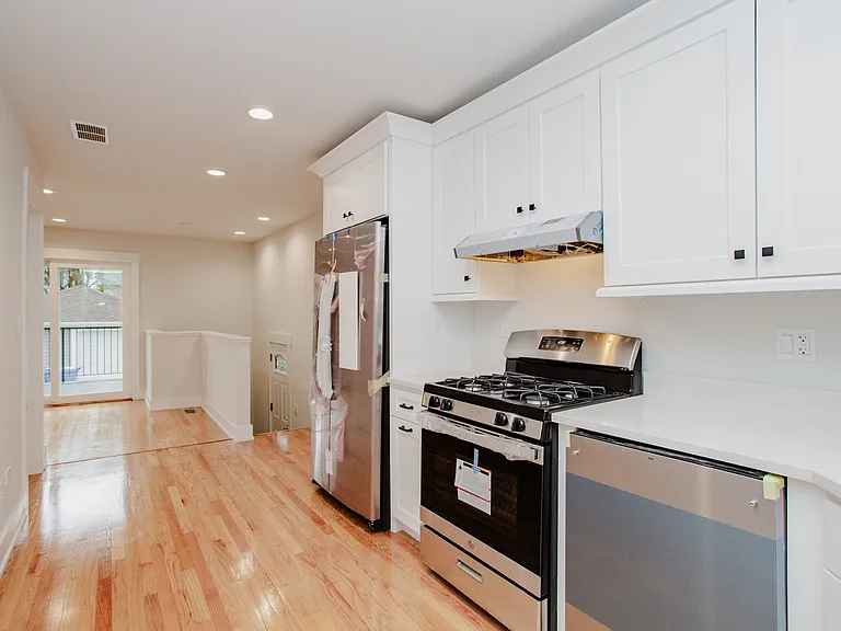 5509 N Central Ave — Photo 6