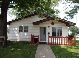 409 W Patterson St, Roodhouse, IL 62082