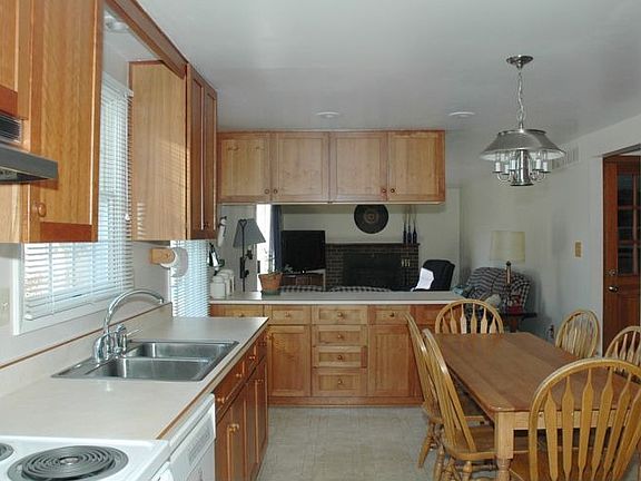 3rd image of 3127 Casler Ave