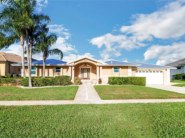 562 Goldcoast Ct — Photo 4