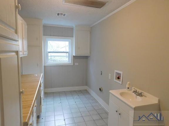 5th image of 515 Thoroughbred Park Dr