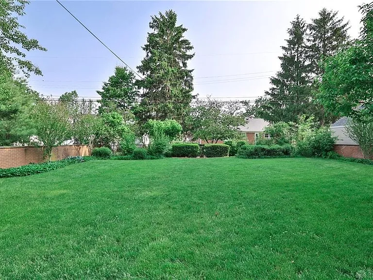 21 Schneider Dr — Photo 2