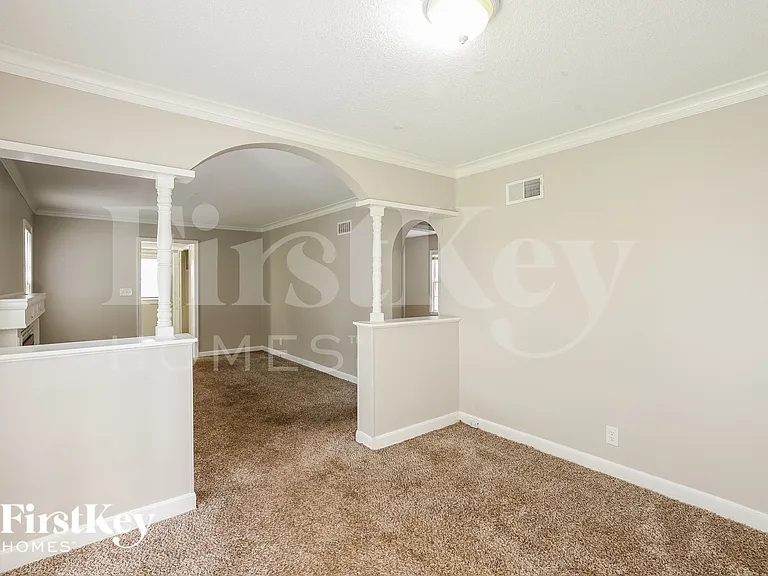 9005 E 68th Ter — Photo 6
