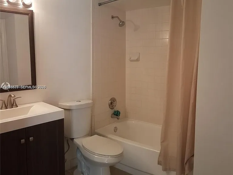 22202 Glenmoor Dr #22202 — Photo 12