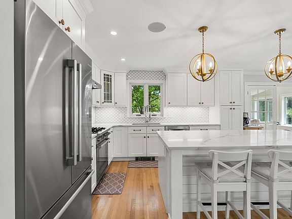 3rd image of 20 Parsons Dr