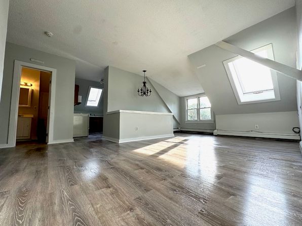 210 Main St #4