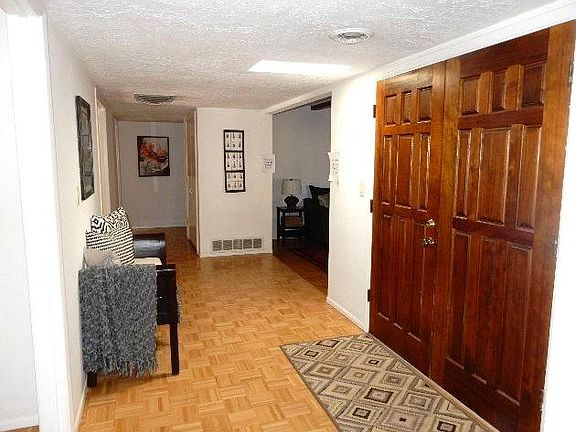 4th image of 6816 Barber Pl NE