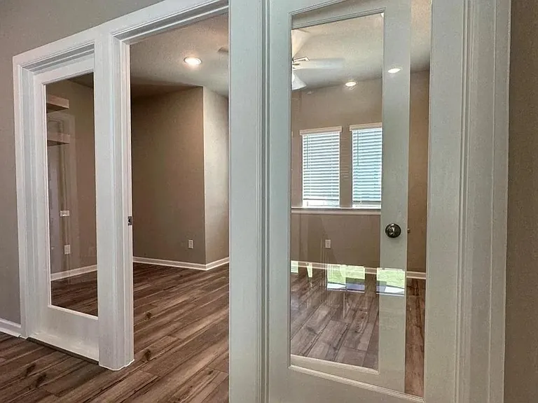 2525 Four Roses Dr — Photo 12