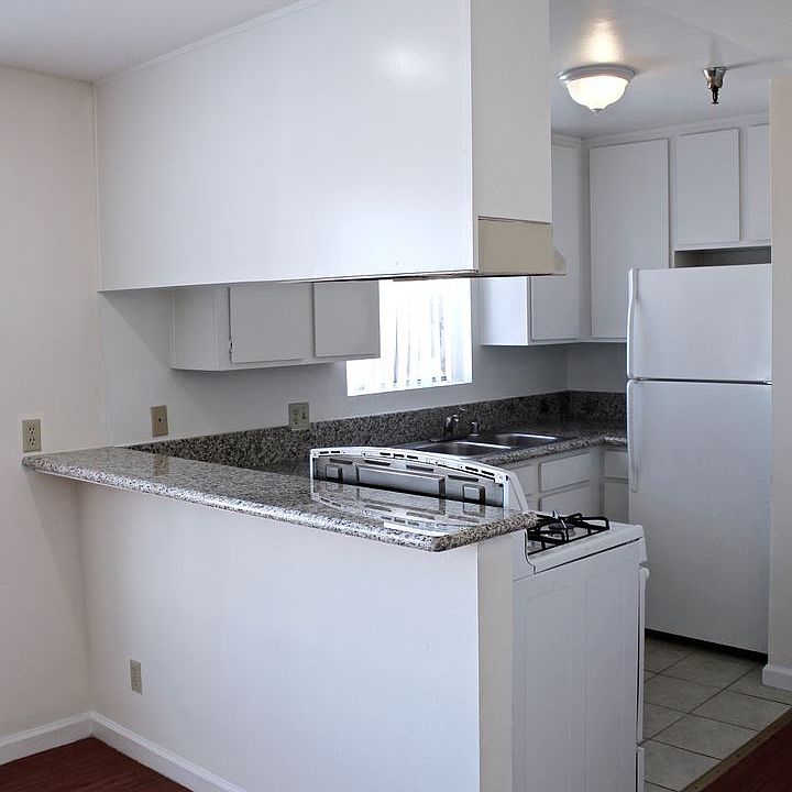 1st image of 3746 Mentone Ave APT 404