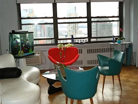 Sold by essential NEW YORK Real Estate | media 9