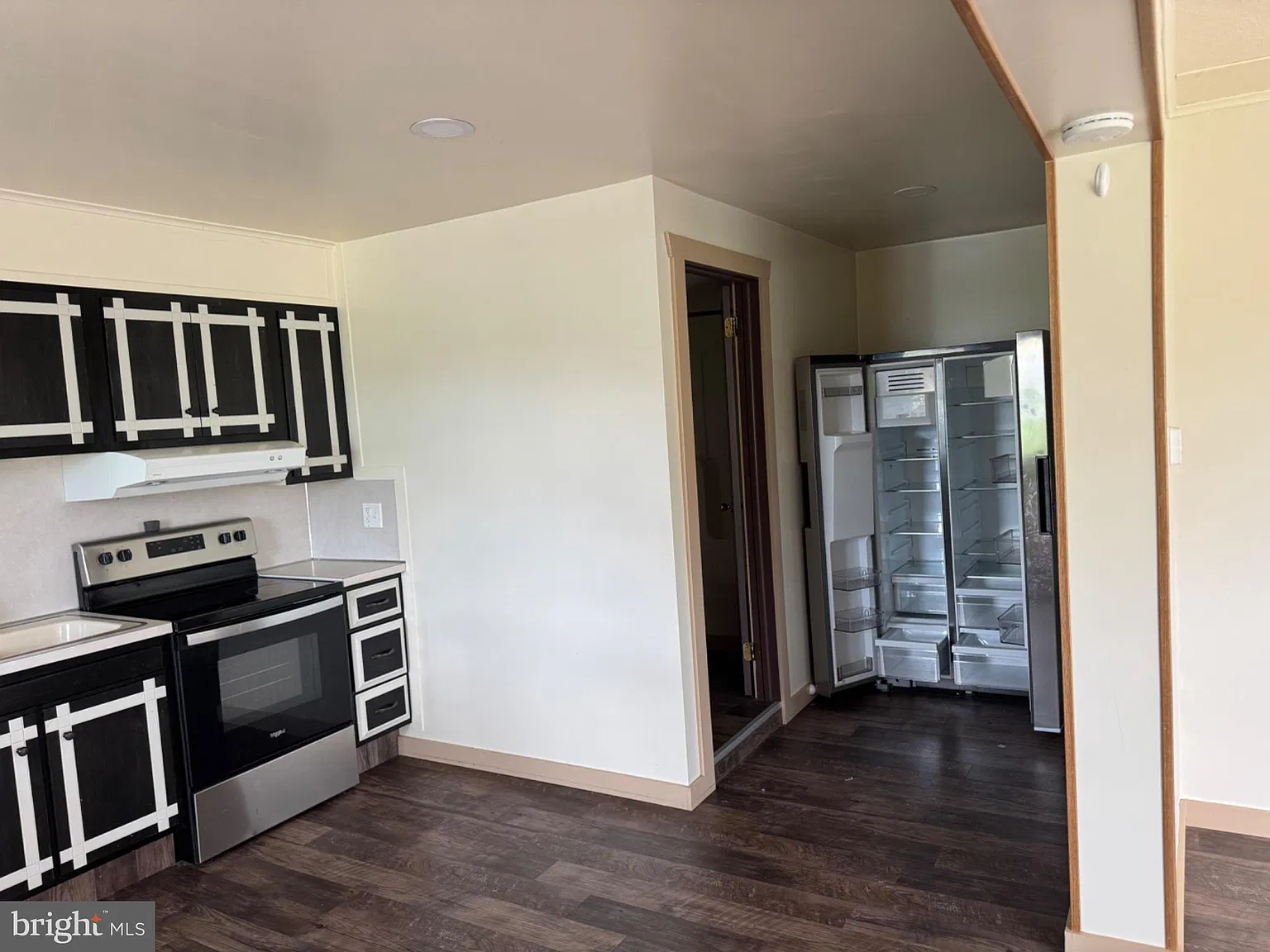 2 bed, 1.0 bath, 750 sqft, $1,300 — Photo 2