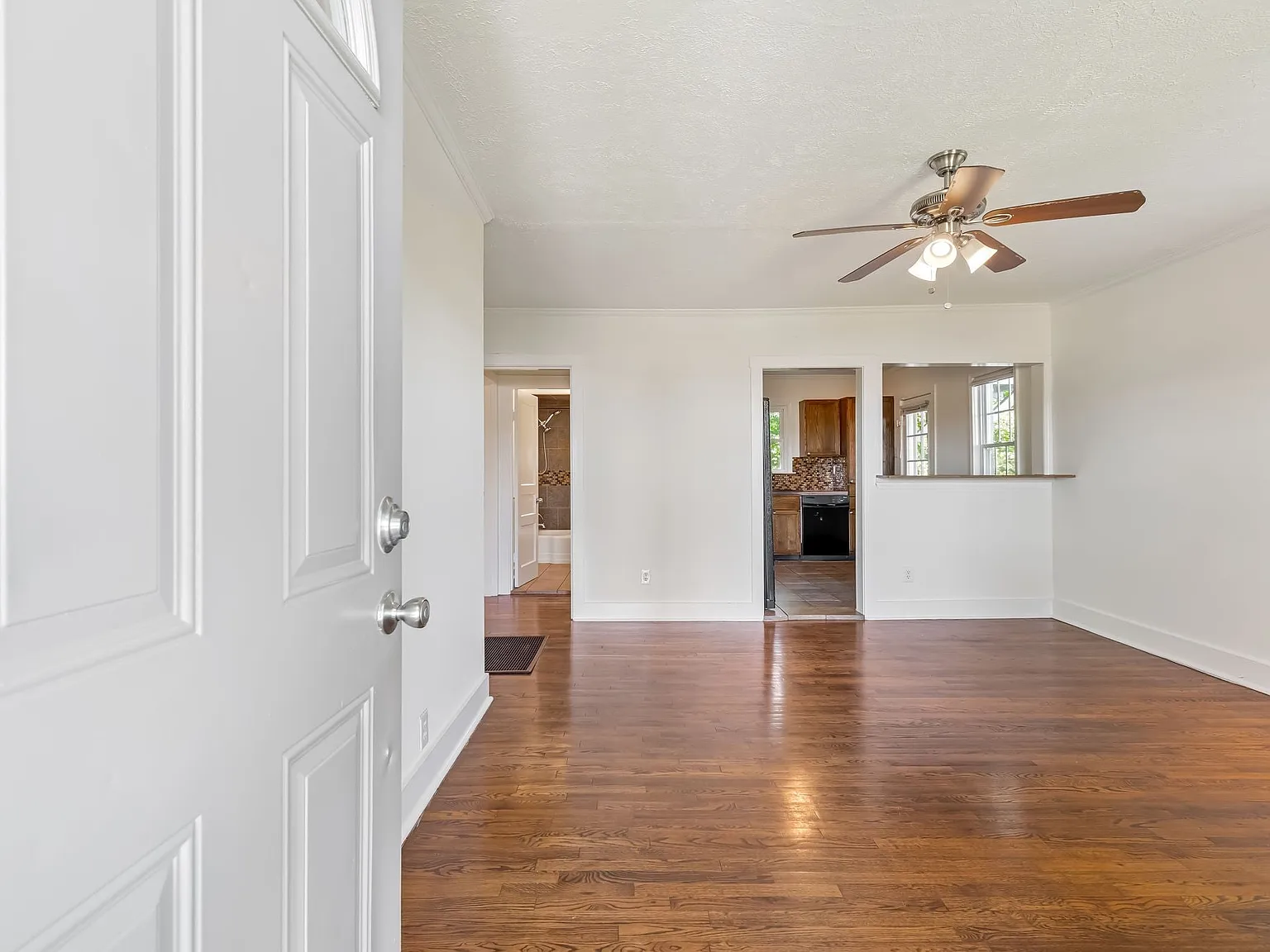 2 bed, 900 sqft, $1,375 — Photo 3