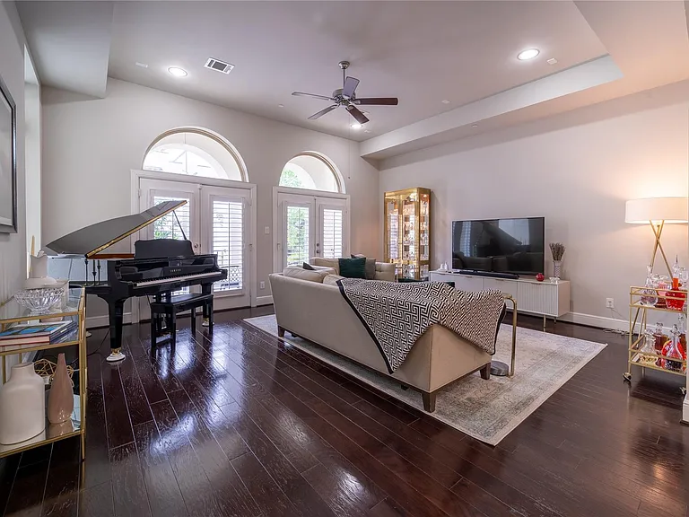 4008 Barnes St — Photo 11