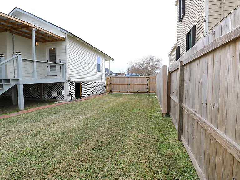 5506 Avenue Q 1/2 — Photo 23