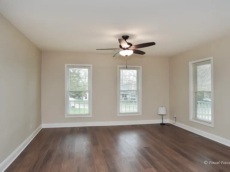 10907 N Woodstock St #A — Photo 7