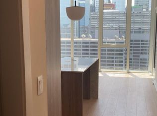 219 W Erie St #402, Chicago, IL 60654