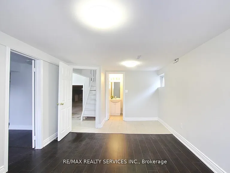 185 Earnscliffe Cir — Photo 30